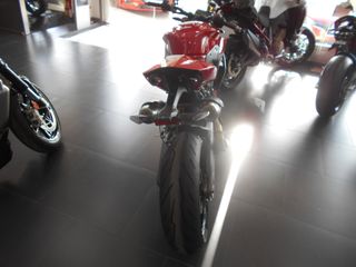 Ducati Streetfighter V2S roja