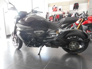 Ducati XDIAVEL V4 - Moto Impecable