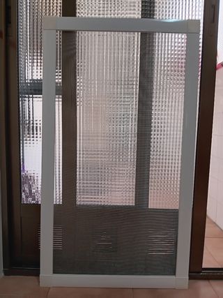 Mosquitera ventana aluminio blanco. Malla metálica