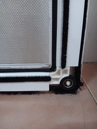 Mosquitera ventana aluminio blanco. Malla metálica