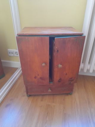 Mueble antiguo de madera