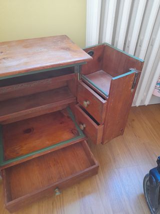 Mueble antiguo de madera