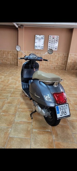 Vespa 300 GTS -ABS-ASR.Año 2016.33.000 km.Itv 2027