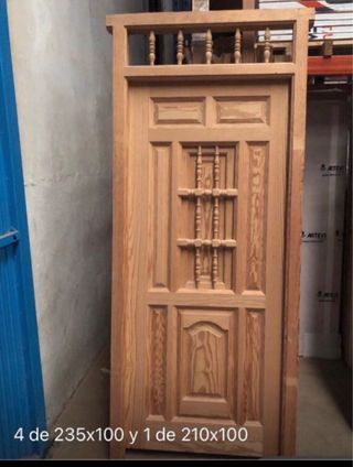 Puerta calle madera maciza