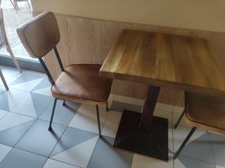Sillas vintage de hierro forjado y piel 