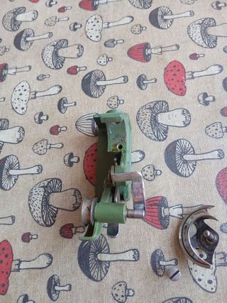 Canillero máquina coser antiguo