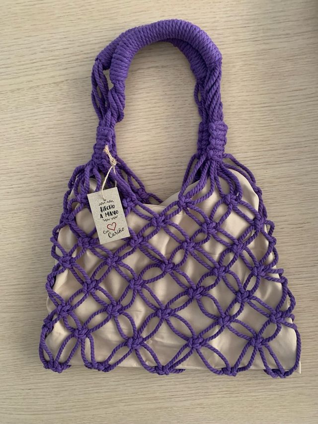 Bolso macramé hecho a mano morado y beige