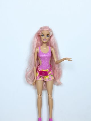 Muñeca Barbie pop reveal serie frutas fresa