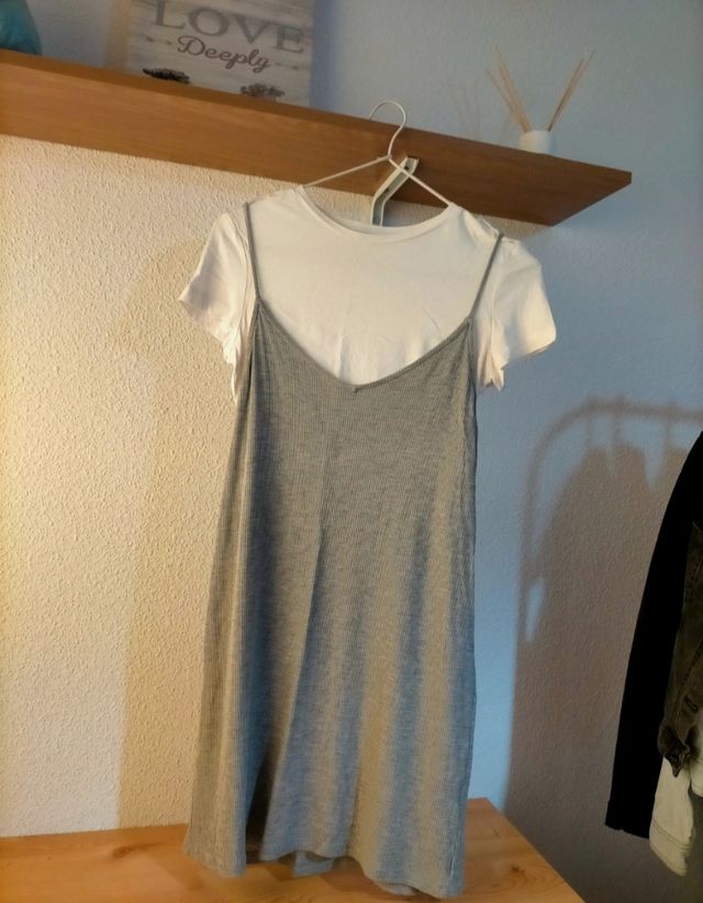 Vestido Bershka gris y blanco