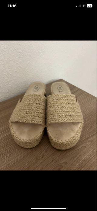 Sandalias/cuñas beiges