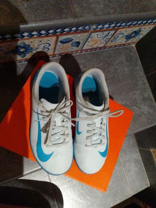 Zapatillas Nike Fútbol n°33