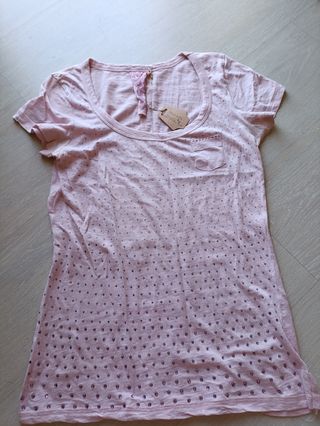 Camiseta Bershka rosa con pedrería