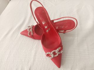 Tacones rojos Zara -talonera-