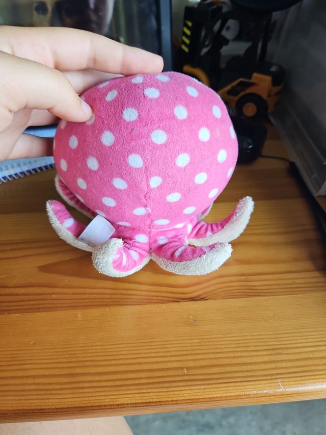 Pulpo peluche rosa con lunares