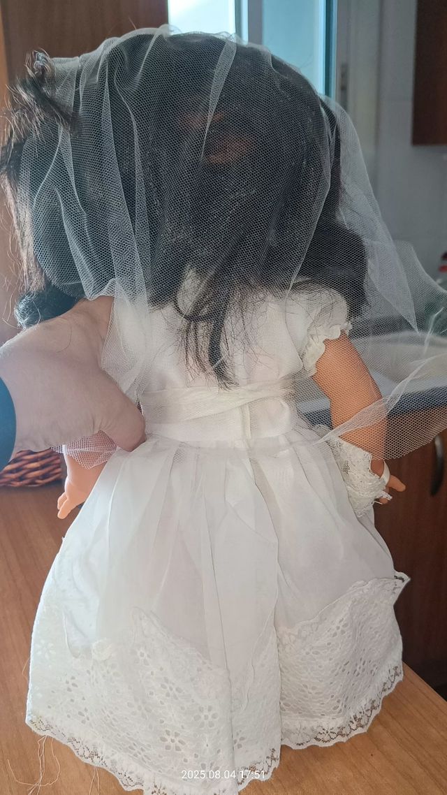 Muñeca comunión vestida