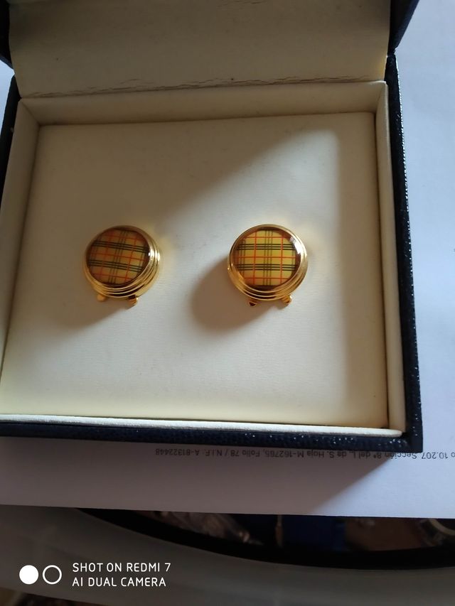 Cubrebotones dorados Burberrys