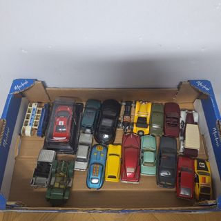 Modellini auto 1/43: 216 pezzi