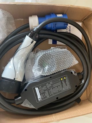 Cargador coche eléctrico regulable hasta 7kW 