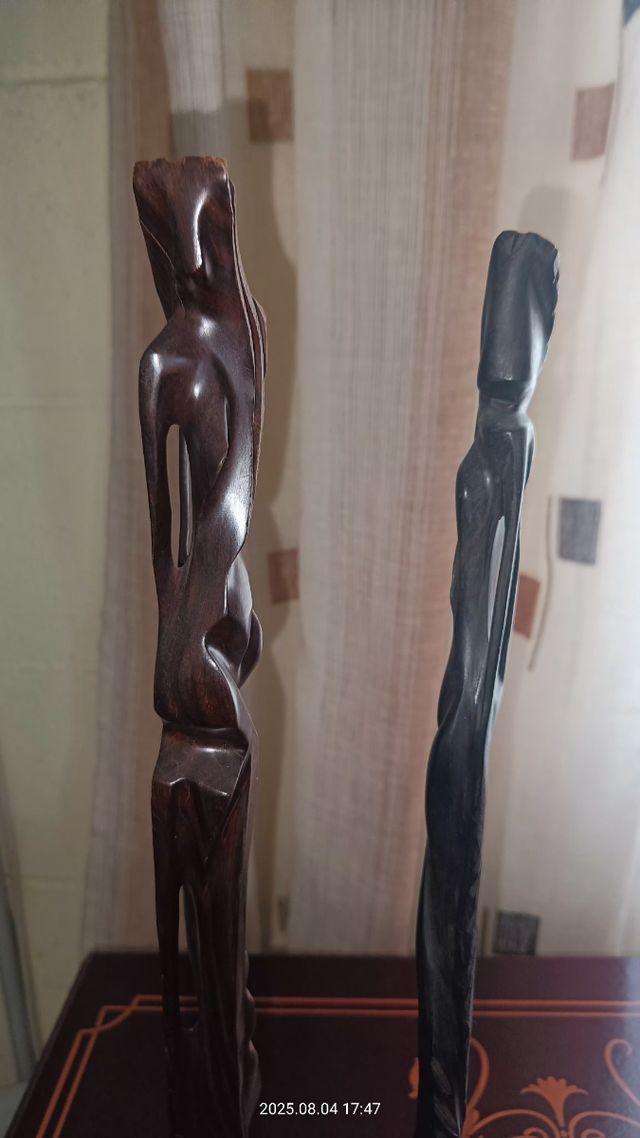2 esculturas madera tallada a mano