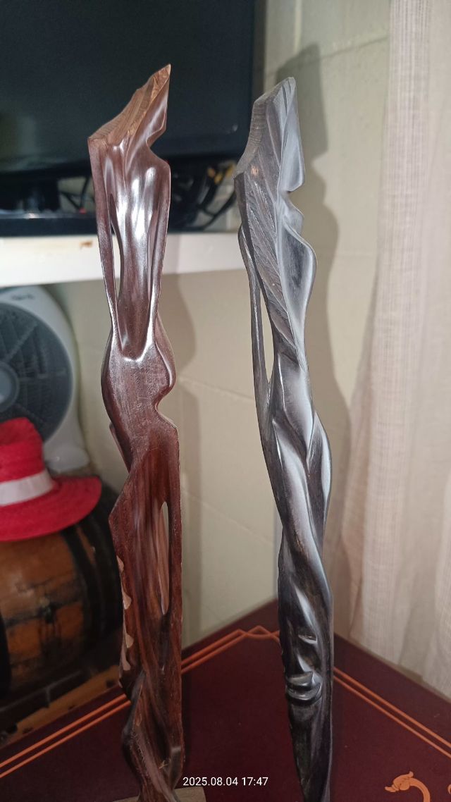 2 esculturas madera tallada a mano