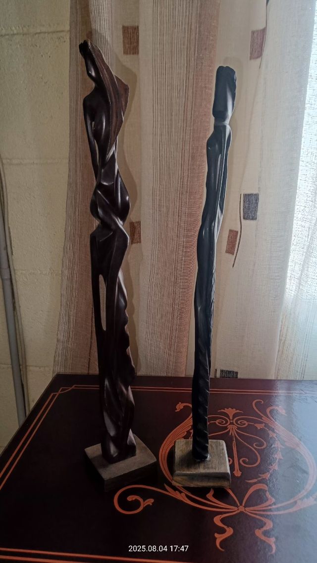 2 esculturas madera tallada a mano