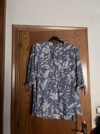Blusa estampada azul manga 3/4