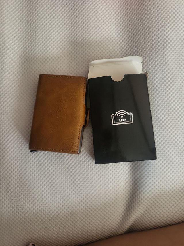 Tarjetero RFID marrón