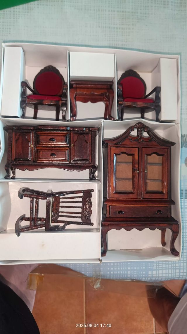 Muebles miniatura para casa muñecas