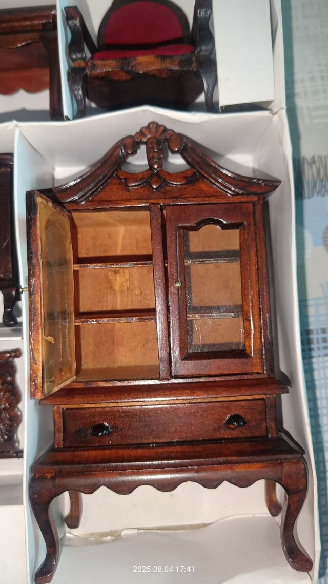 Muebles miniatura para casa muñecas