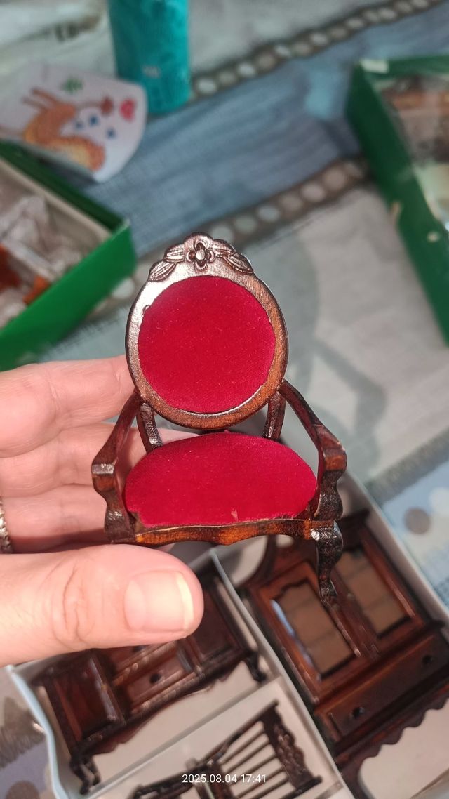 Muebles miniatura para casa muñecas