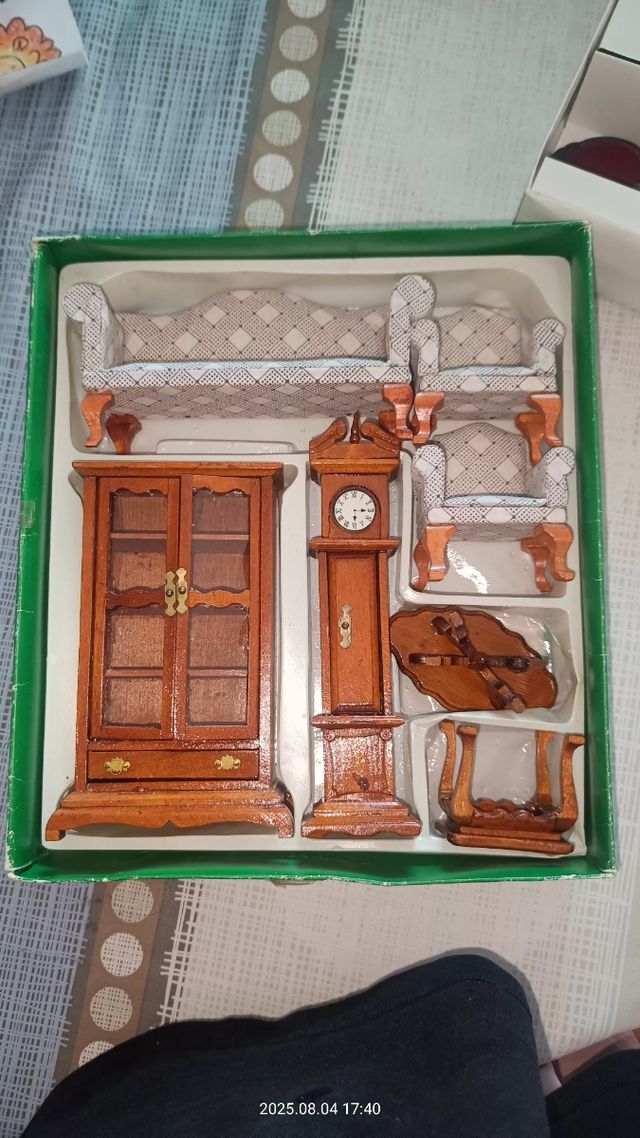 Muebles miniatura para casa muñecas