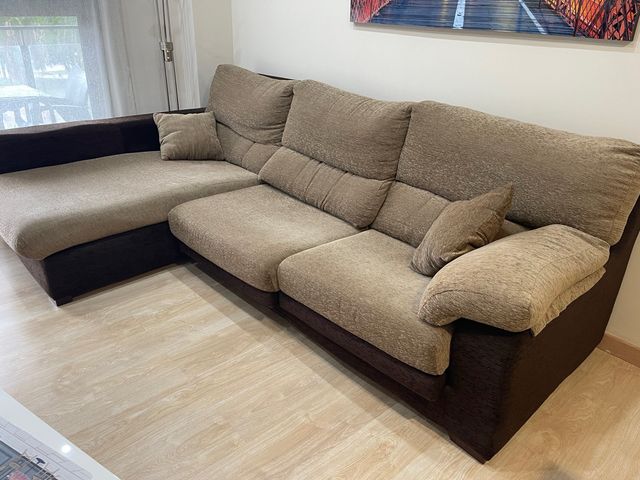 Sofá chaise longue beige y marrón