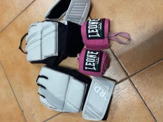 Guantes boxeo Leone + vendas