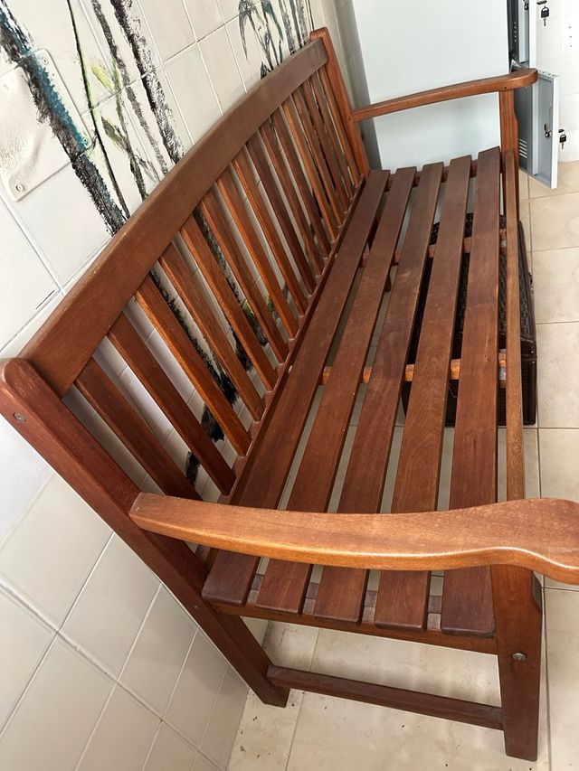 Banco madera marrón