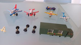 Set di giocattoli in latta e plastica degli anni '80