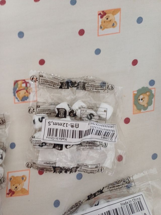 Letras plástico blancas cada paquete tis10 pisas