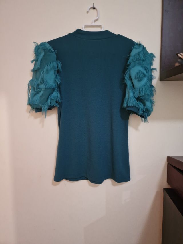 Blusa verde esmeralda plumas