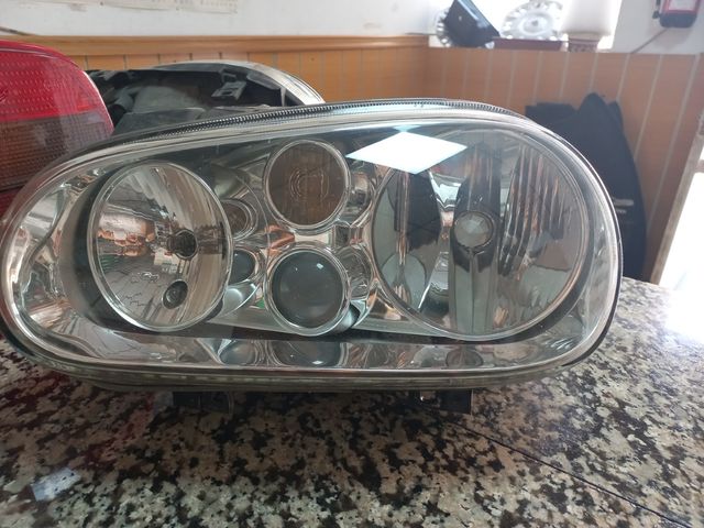 Faro derecho Golf IV