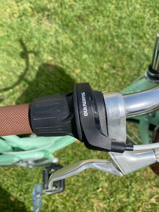 Bicicleta clásica verde agua