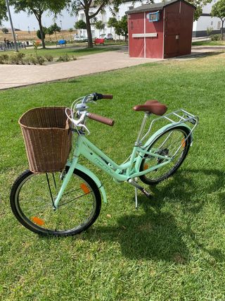 Bicicleta clásica verde agua