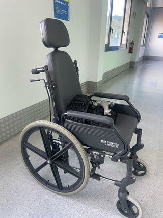 Silla de ruedas reclinable