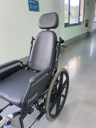 Silla de ruedas reclinable