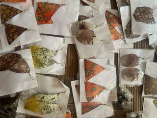 Lote pendientes 64 unidades aprox.