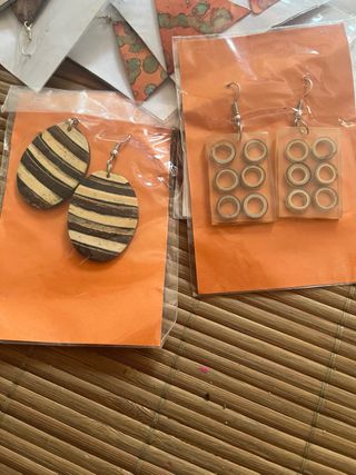 Lote pendientes 64 unidades aprox.