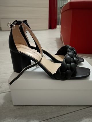 Sandali neri Obsel intrecciati