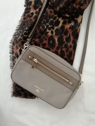 Bolso bandolera Michael Kors color topo
