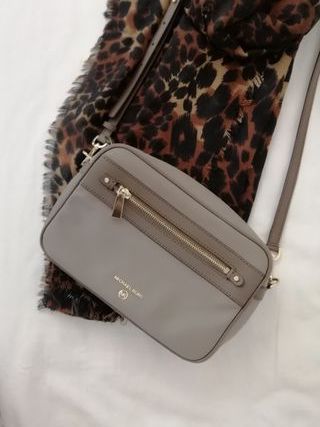 Bolso bandolera Michael Kors color topo