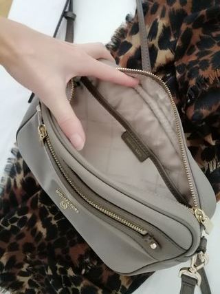 Bolso bandolera Michael Kors color topo