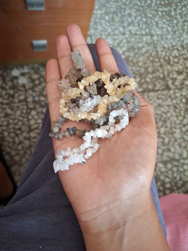 Pulseras piedras: blanco, amarillo