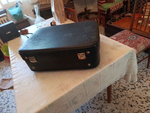 Maleta vintage negra
